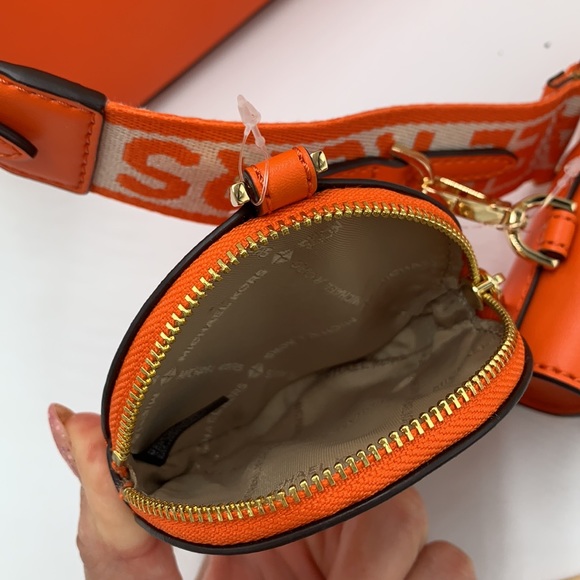 MICHAEL KORS JET SET TRAVEL SMALL SHOULDER CROSSBODY
BAG WITH TECH ATTCHD - Picture 16 of 16